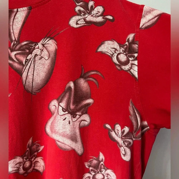 Lot 29 Looney Tunes Bugs Bunny Daffy Duck Wile E. Coyote AOP Red T-Shirt XXL - Picture 4 of 8